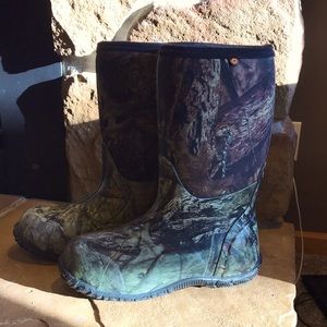 Bogs boots, 4 youth, camouflage, -30 rated